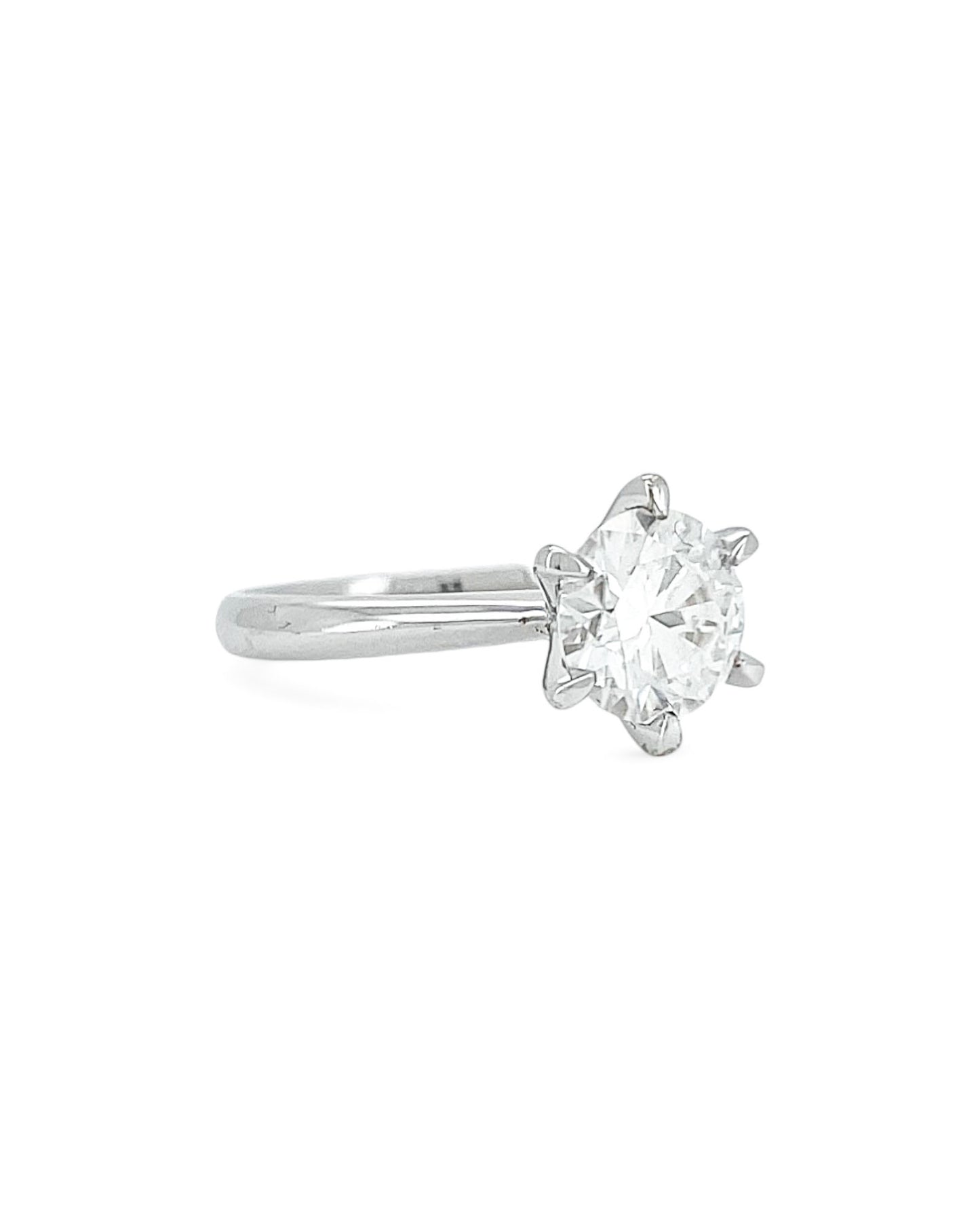 Moonlight Classic Round Moissanite Ring