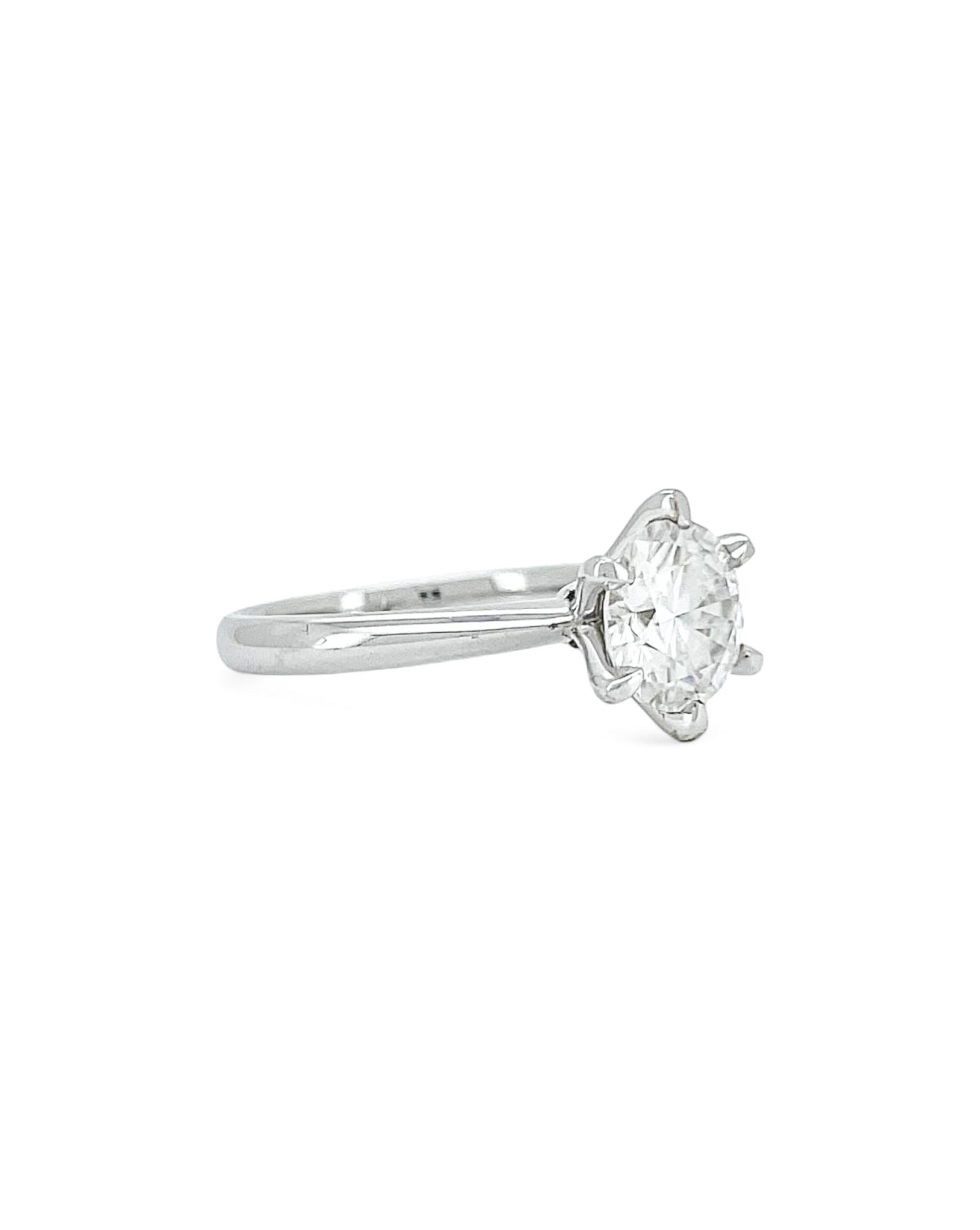 Moonlight Classic Round Moissanite Ring