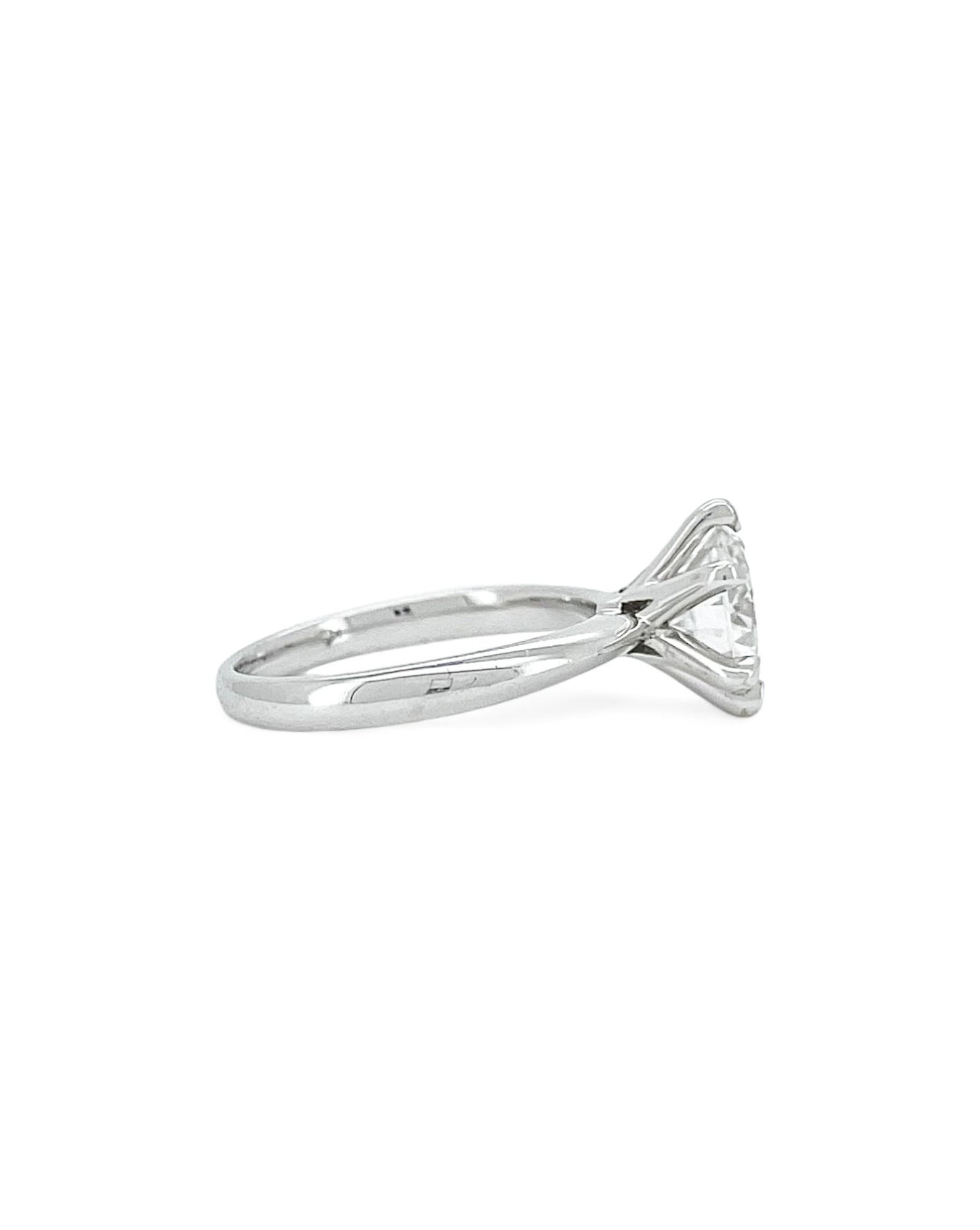Moonlight Classic Round Moissanite Ring