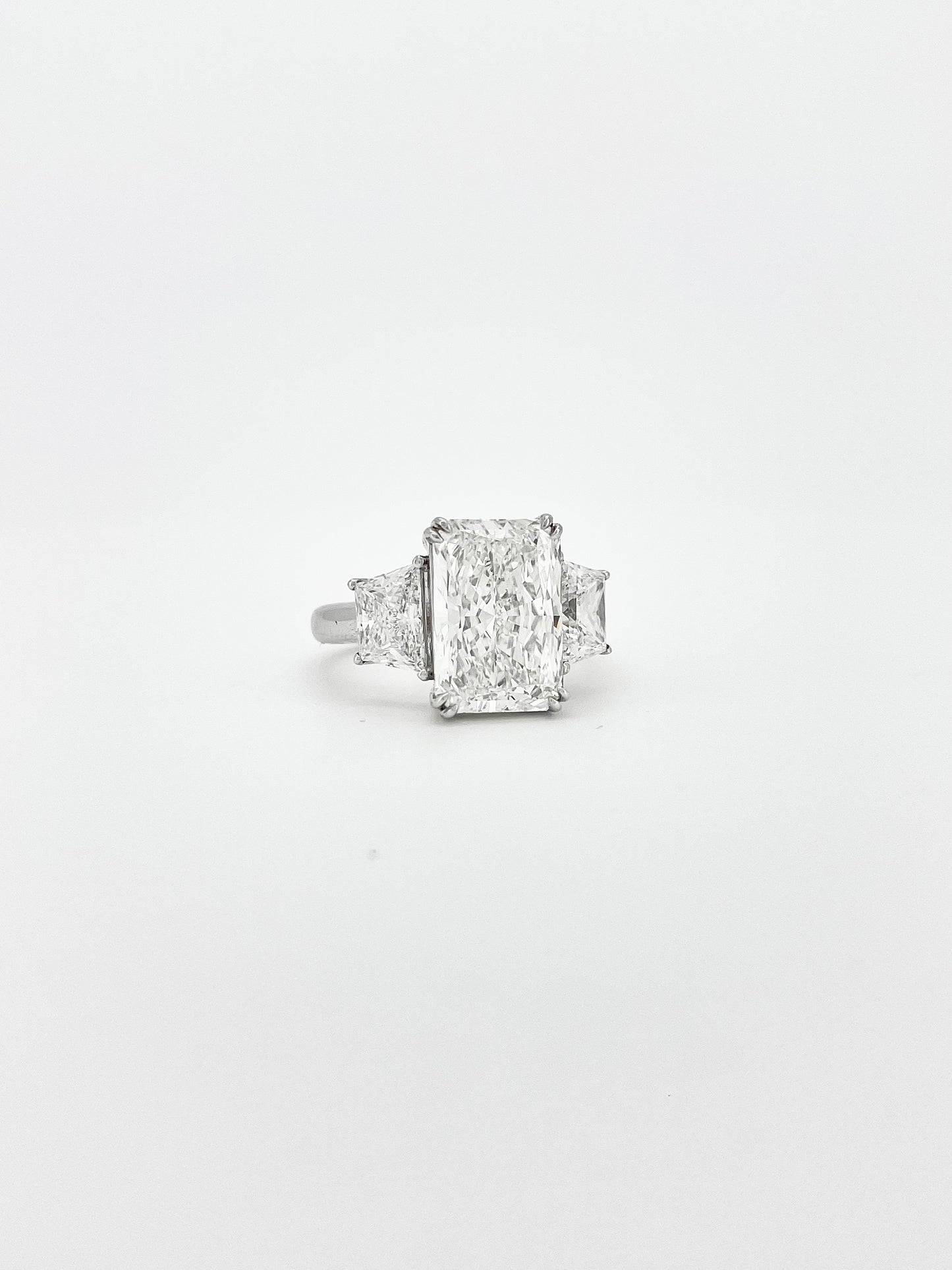 Elegance Radiant Cut Diamond Ring