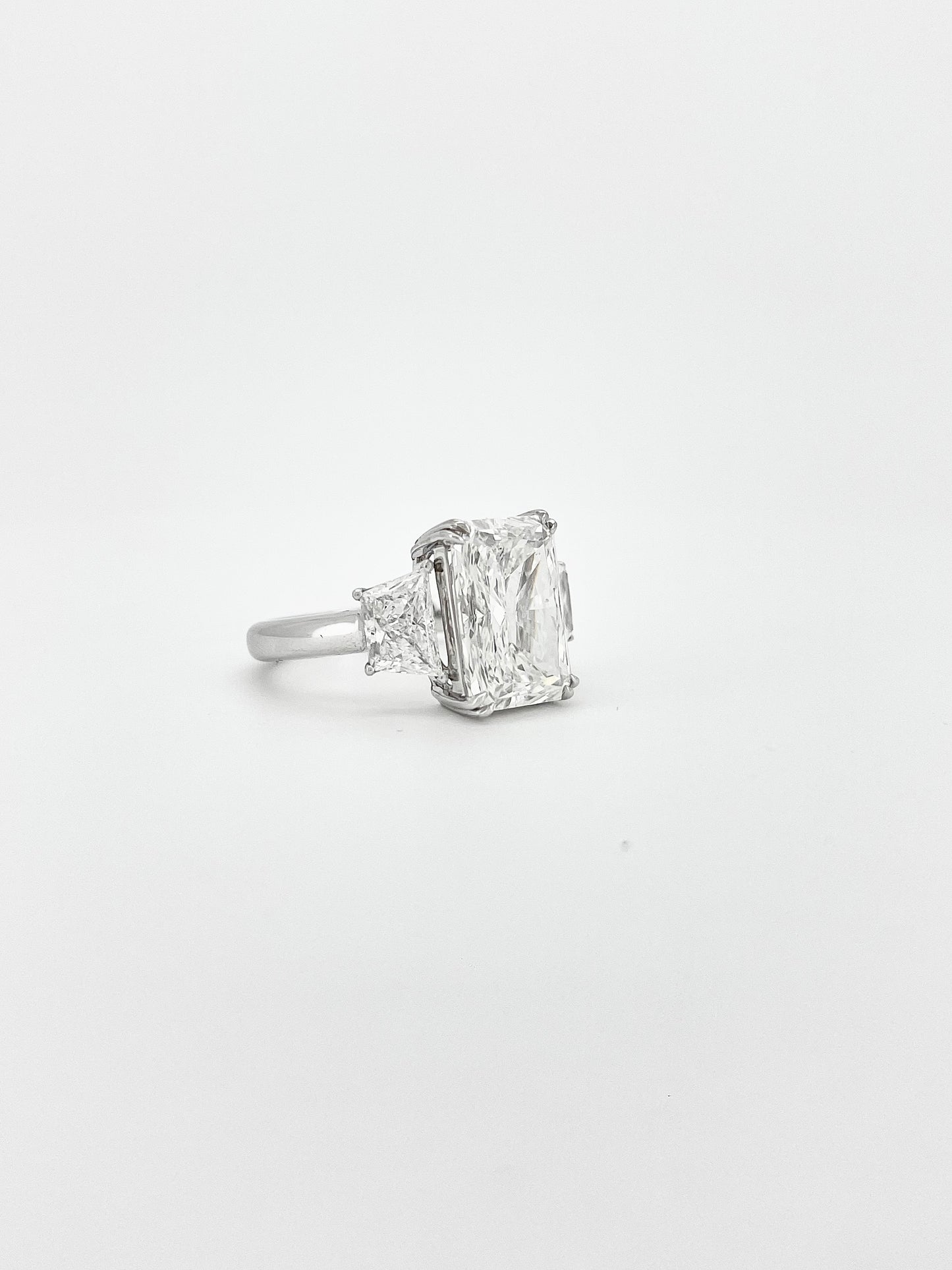 Elegance Radiant Cut Diamond Ring