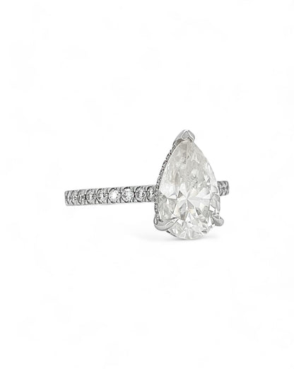 Privé Pear Moissanite Ring