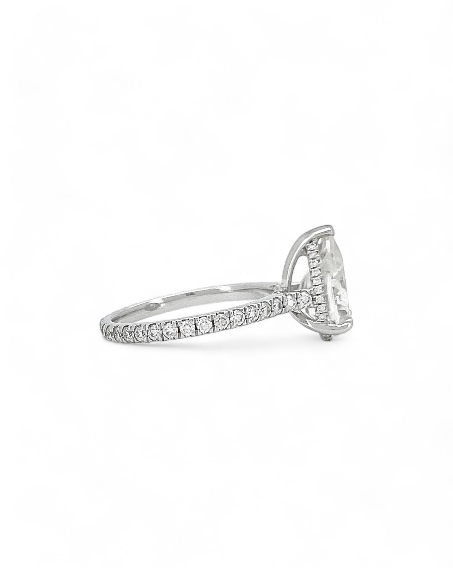 Privé Pear Moissanite Ring