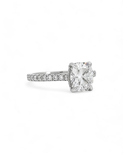 Privé Cushion Cut Moissanite Ring