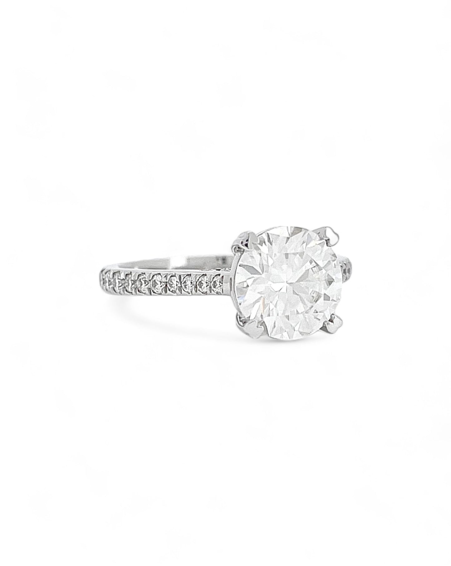 Privé Round Moissanite Ring