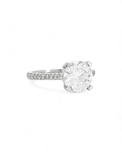 Privé Round Moissanite Ring