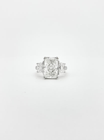 Elegance Radiant Cut Diamond Ring