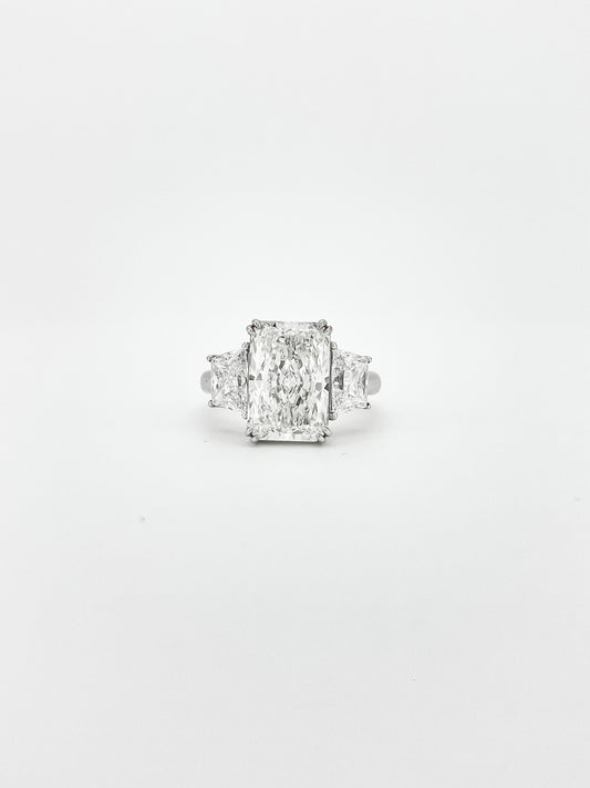 Elegance Radiant Cut Diamond Ring