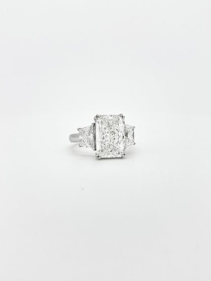 Elegance Radiant Cut Diamond Ring