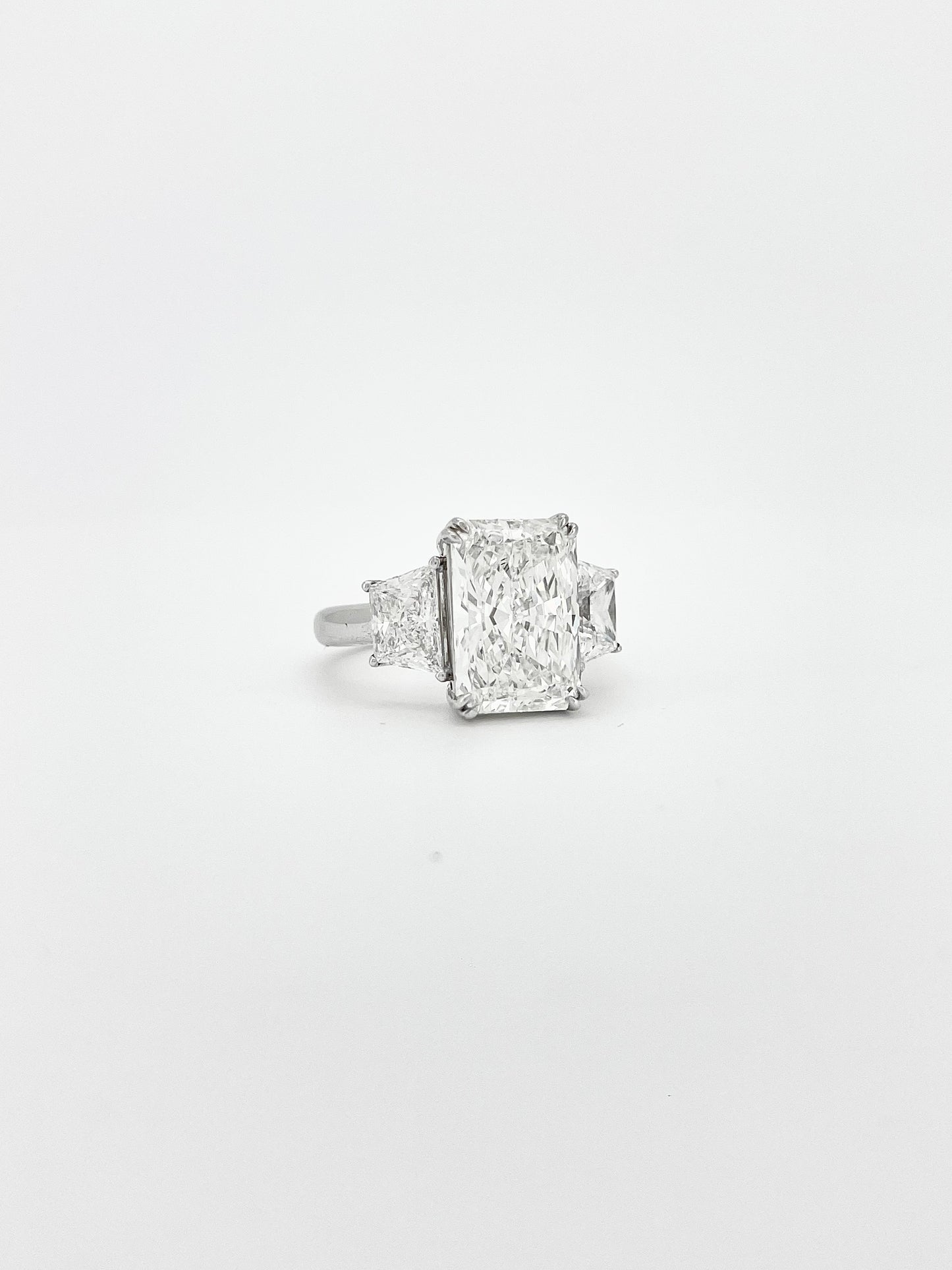 Elegance Radiant Cut Diamond Ring