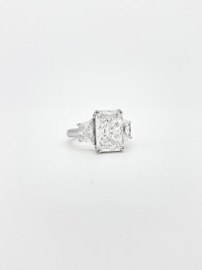 Elegance Radiant Cut Diamond Ring