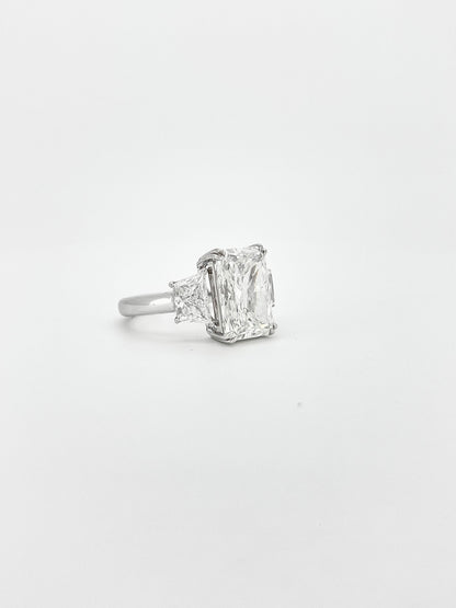 Elegance Radiant Cut Diamond Ring