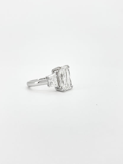 Elegance Radiant Cut Diamond Ring