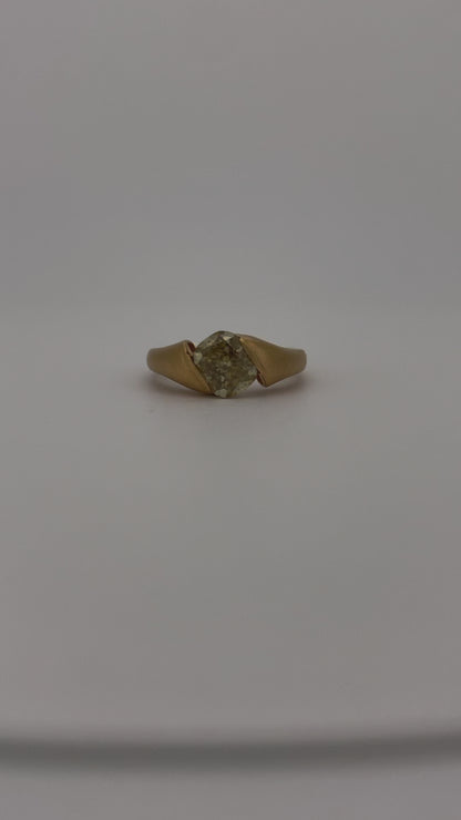 Valse Round Moissanite Ring